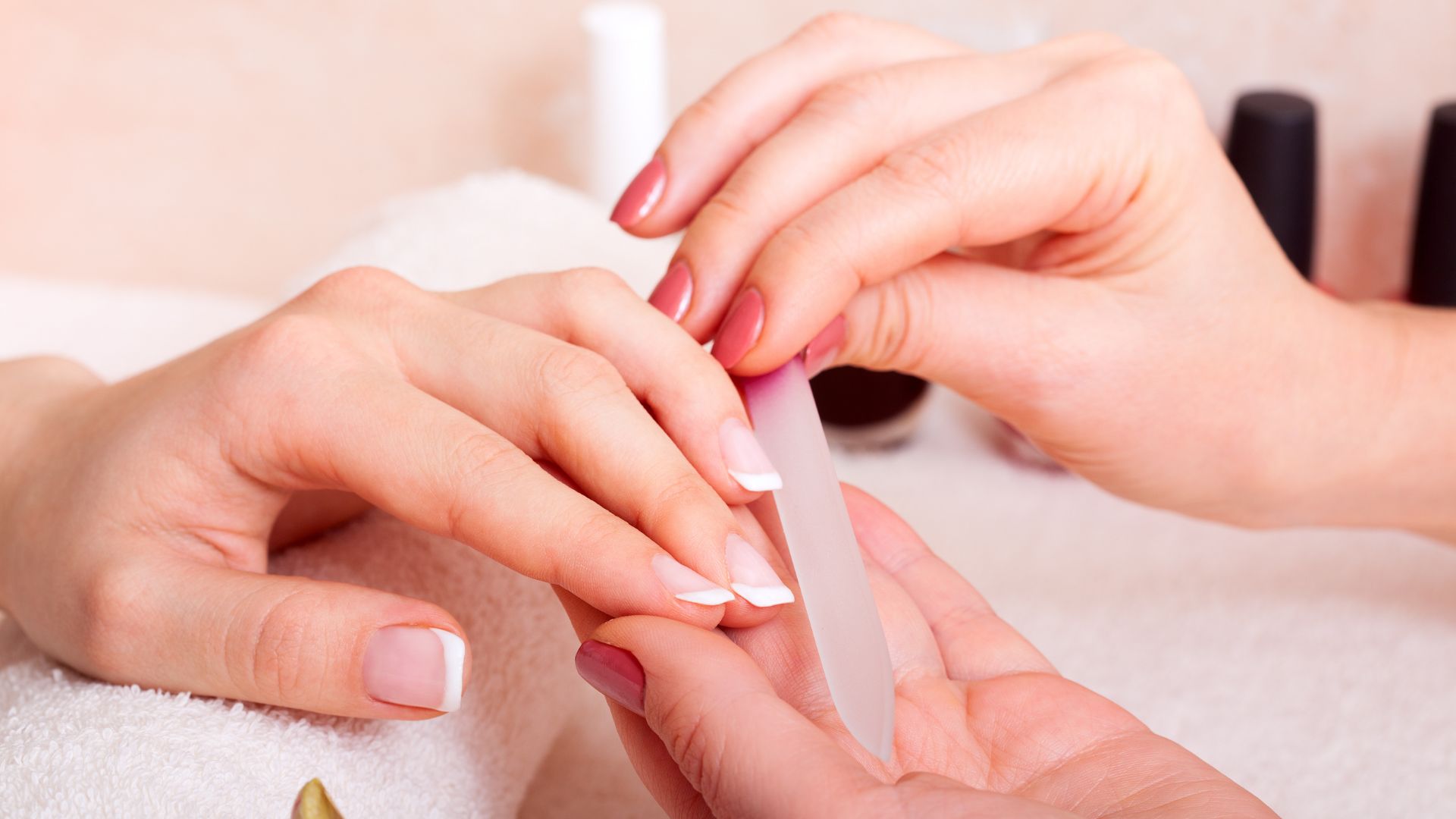 Al Amira Beauty - Beauty Studio - Nageldesign - Wimpernverlängerung - Permanent Make-up - Augenbrauenstyling - Henna Brows - Make-up - Piercing - Tattoo - Aachen