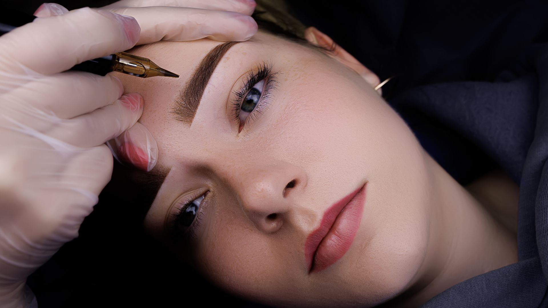 Al Amira Beauty - Beauty Studio - Nageldesign - Wimpernverlängerung - Permanent Make-up - Augenbrauenstyling - Henna Brows - Make-up - Piercing - Tattoo - Aachen