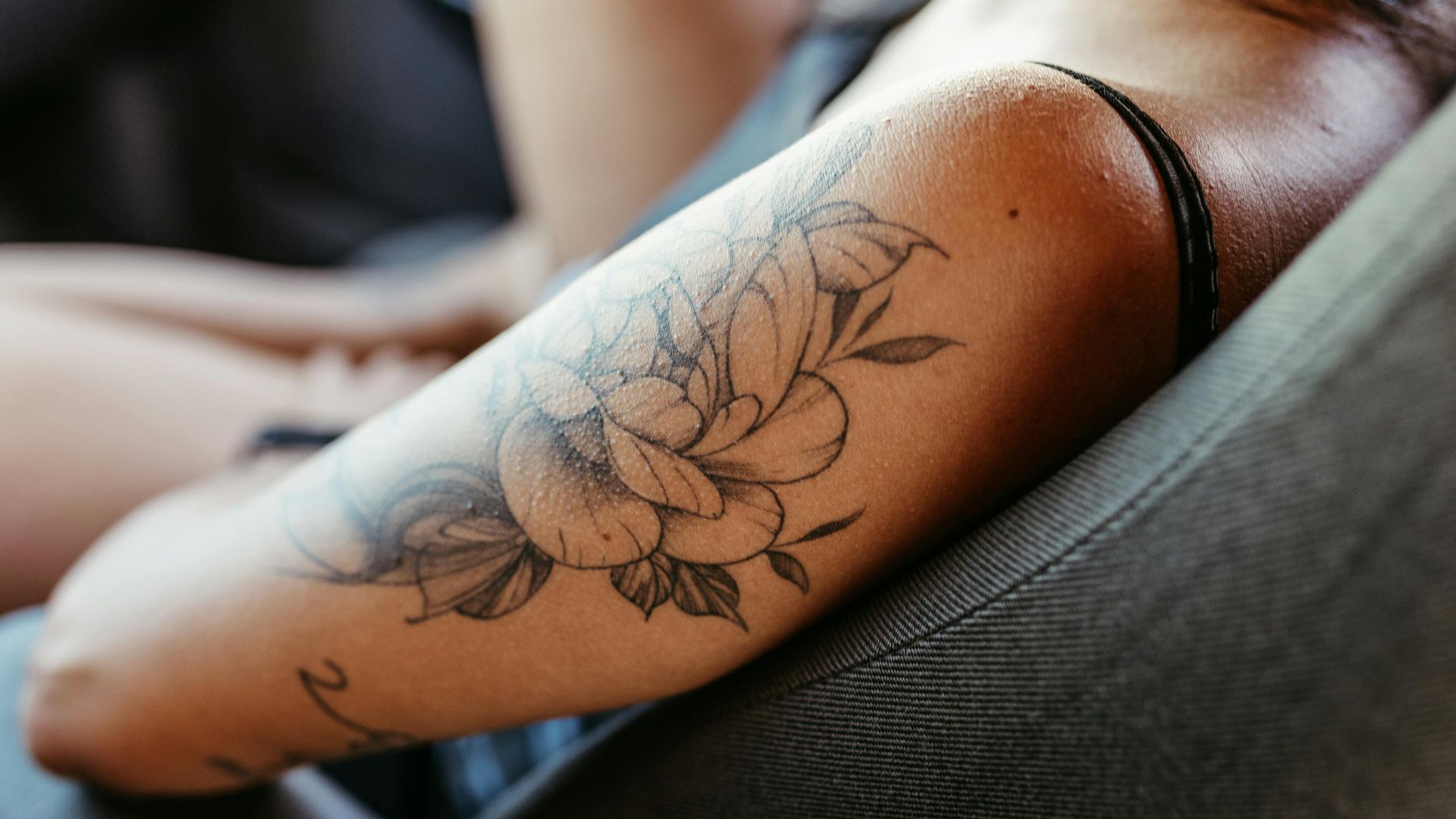 Al Amira Beauty - Beauty Studio - Nageldesign - Wimpernverlängerung - Permanent Make-up - Augenbrauenstyling - Henna Brows - Make-up - Piercing - Tattoo - Aachen