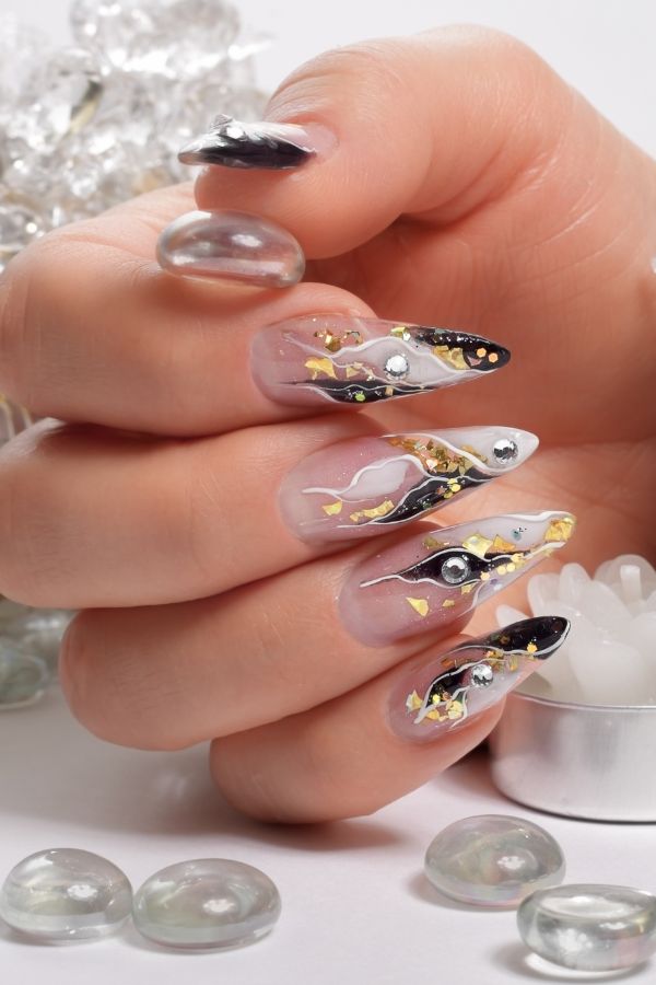 Al Amira Beauty - Beauty Studio - Nageldesign - Wimpernverlängerung - Permanent Make-up - Augenbrauenstyling - Henna Brows - Make-up - Piercing - Tattoo - Aachen