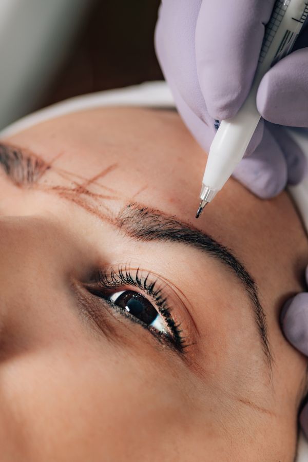 Al Amira Beauty - Beauty Studio - Nageldesign - Wimpernverlängerung - Permanent Make-up - Augenbrauenstyling - Henna Brows - Make-up - Piercing - Tattoo - Aachen